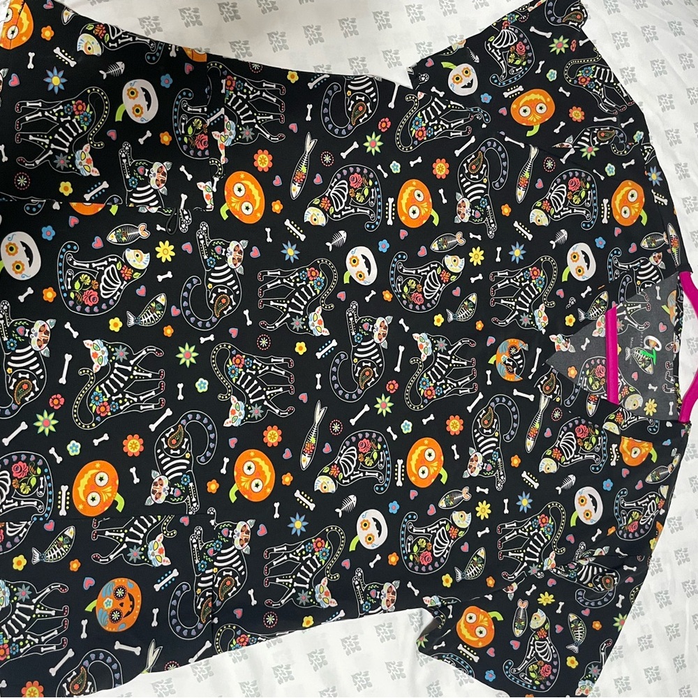 Halloween 2x Scrub Top